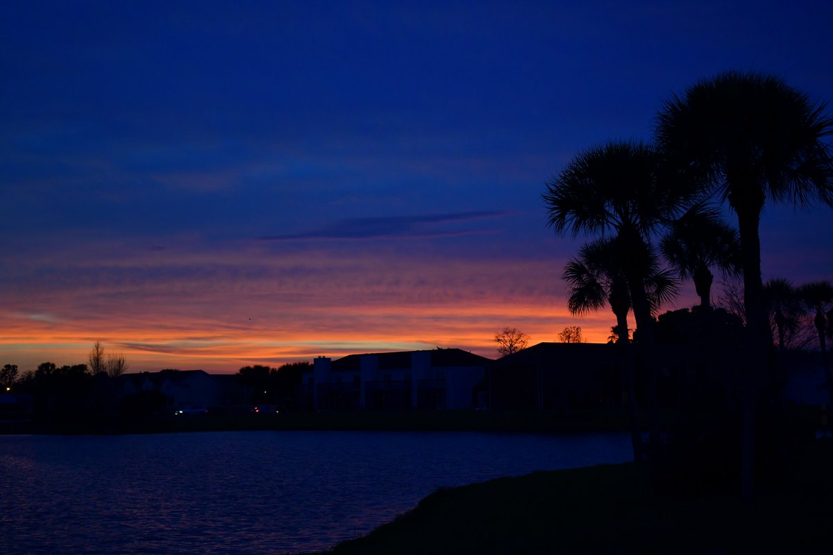 SunsetSnaps's tweet photo. RT @ReasonVsFear: Cooler colors, later on
(Best full-screen - no edits)
#sunsets #sunsetphotography #Sunset_Sky #Weather https://t.co/J3tGKhZkIj