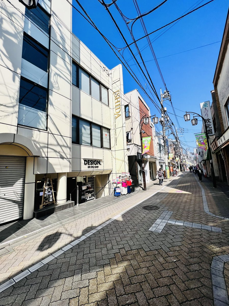 DESIGN__OA's tweet photo. #高円寺 の家電屋さん！
DESIGN.オープンです！
家電だけじゃなく #ツヴィリング さんの包丁や #ストウブ などのキッチン雑貨も取り揃えてます！
今週末からはオシャレでかっこいいキッチ��グッズを使ってお料理してみては？
気になる方はプロフに
 #キッチン用品  #zwilling  #staub  #DESIGN. https://t.co/JBJvsWFZA4