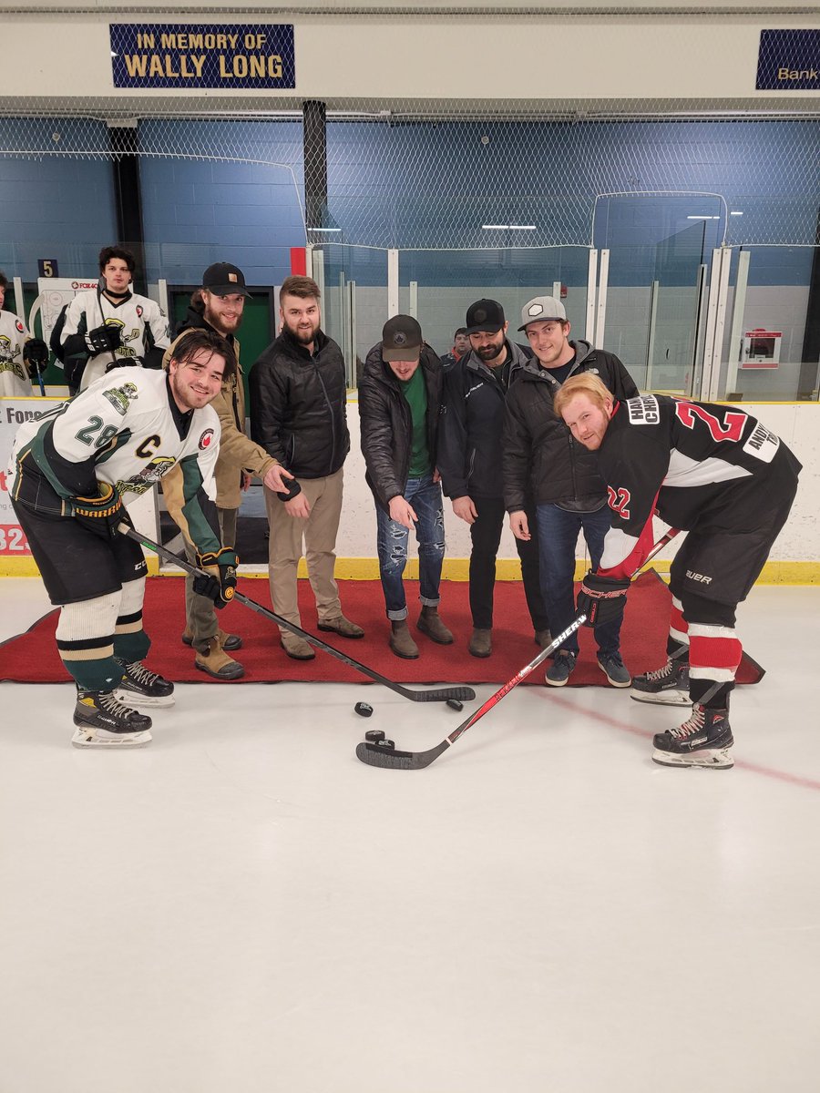 Calan Tanzi-Foshay scores first! Tonight <a href="/MFPatriotsPJHL/">Mount Forest Patriots</a> welcome <a href="/weber_troy/">troy weber</a> <a href="/liamfrancis3/">Liam Francis</a> <a href="/bettsy_19/">Mitch Betts</a> Dylan Brown and Ryley Cribben of our 2016-17 <a href="/PJHL_Pollock/">PJHL Pollock DIV</a> Champions!!
@play_the_pj #morethanhockey