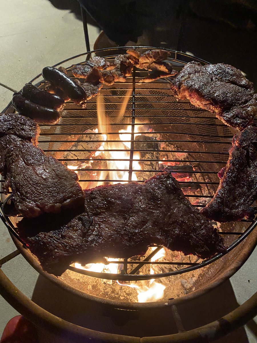 AutoMundoUSA's tweet photo. Hoy todos con Monterrey con carne asada y familia #foxligamx @Rayados @fcmazatlan1 #foxdeportes https://t.co/UCAmljnMyF