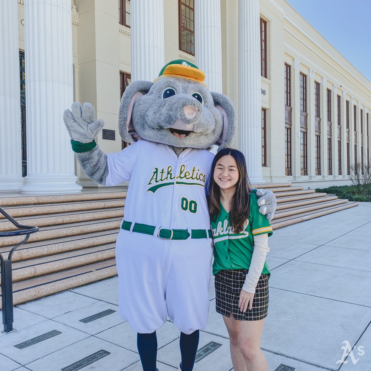 Athletics's tweet photo. Congratulations to Kristen Wong, the 2022 Oakland A's Bay Area All-Star Scholarship recipient from Alameda High School 🎉

@AUSDNews | #BAASST https://t.co/qL0CYrqX04