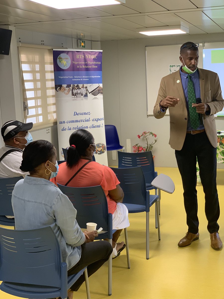 SinosaStephane's tweet photo. ##9720692V # Nos étudiants de 2 BTS NDRC du #LNA ont organisé les <matinées de la vente en réunion>. Des élèves de terminale du LPO J. PERNOCK ont participé  à cet événement dans le cadre des cordées de la réussite. #lemarsdelorientation 
Un temps d immersion apprécié. https://t.co/Kt2ytrtMWP