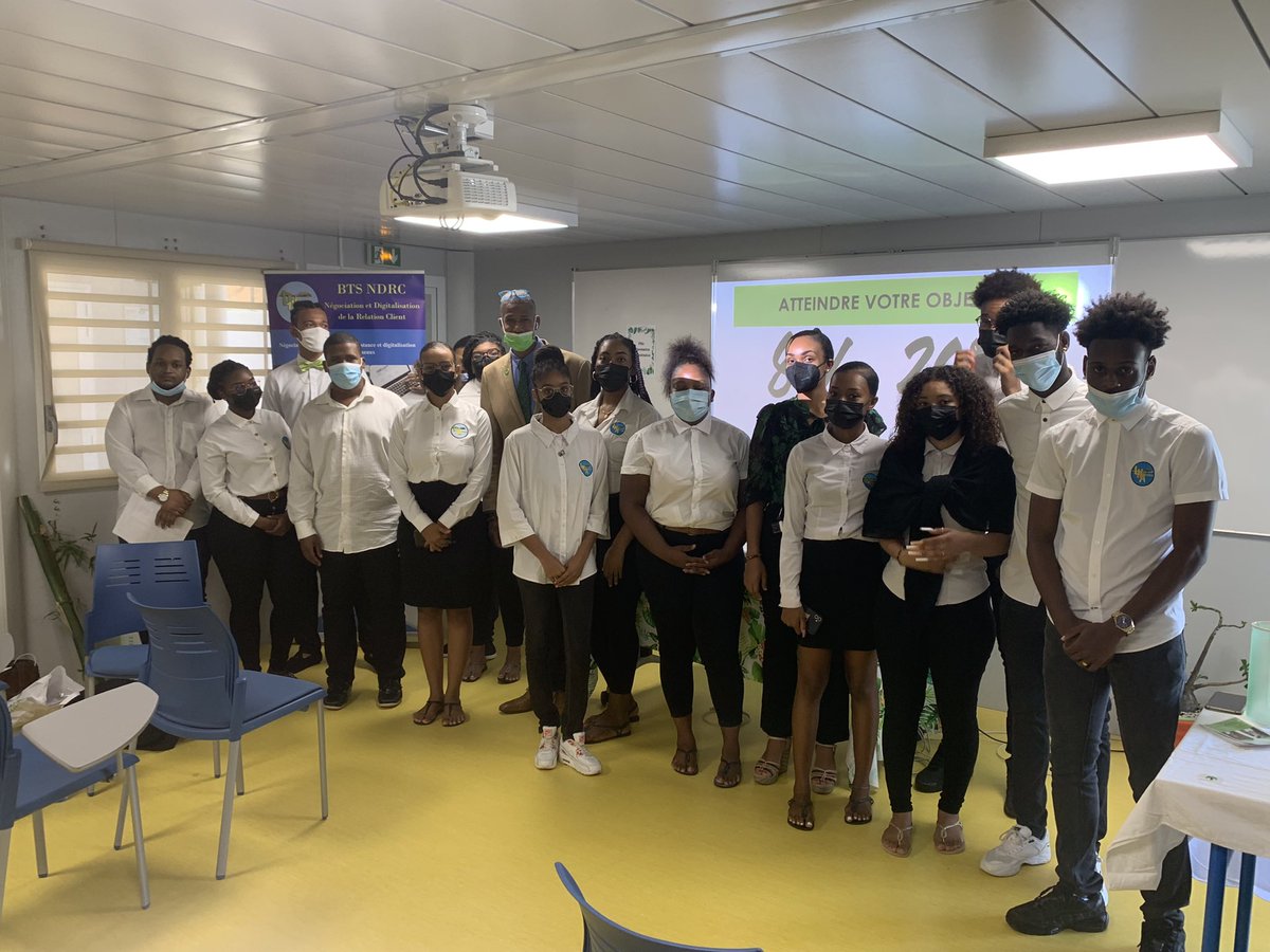 SinosaStephane's tweet photo. ##9720692V # Nos étudiants de 2 BTS NDRC du #LNA ont organisé les <matinées de la vente en réunion>. Des élèves de terminale du LPO J. PERNOCK ont participé  à cet événement dans le cadre des cordées de la réussite. #lemarsdelorientation 
Un temps d immersion apprécié. https://t.co/Kt2ytrtMWP