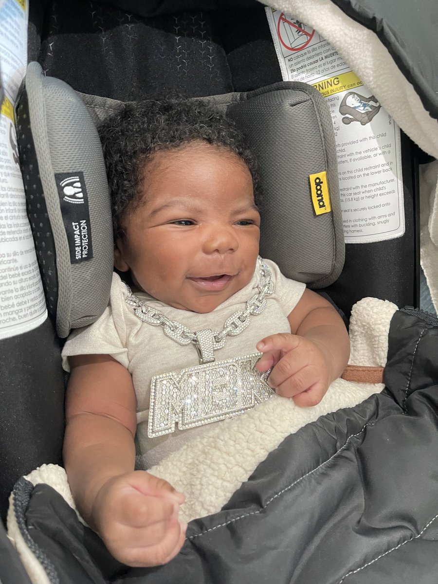 Damn i just realized i ain’t showed twitter my son . Meet Carter…❤️😂