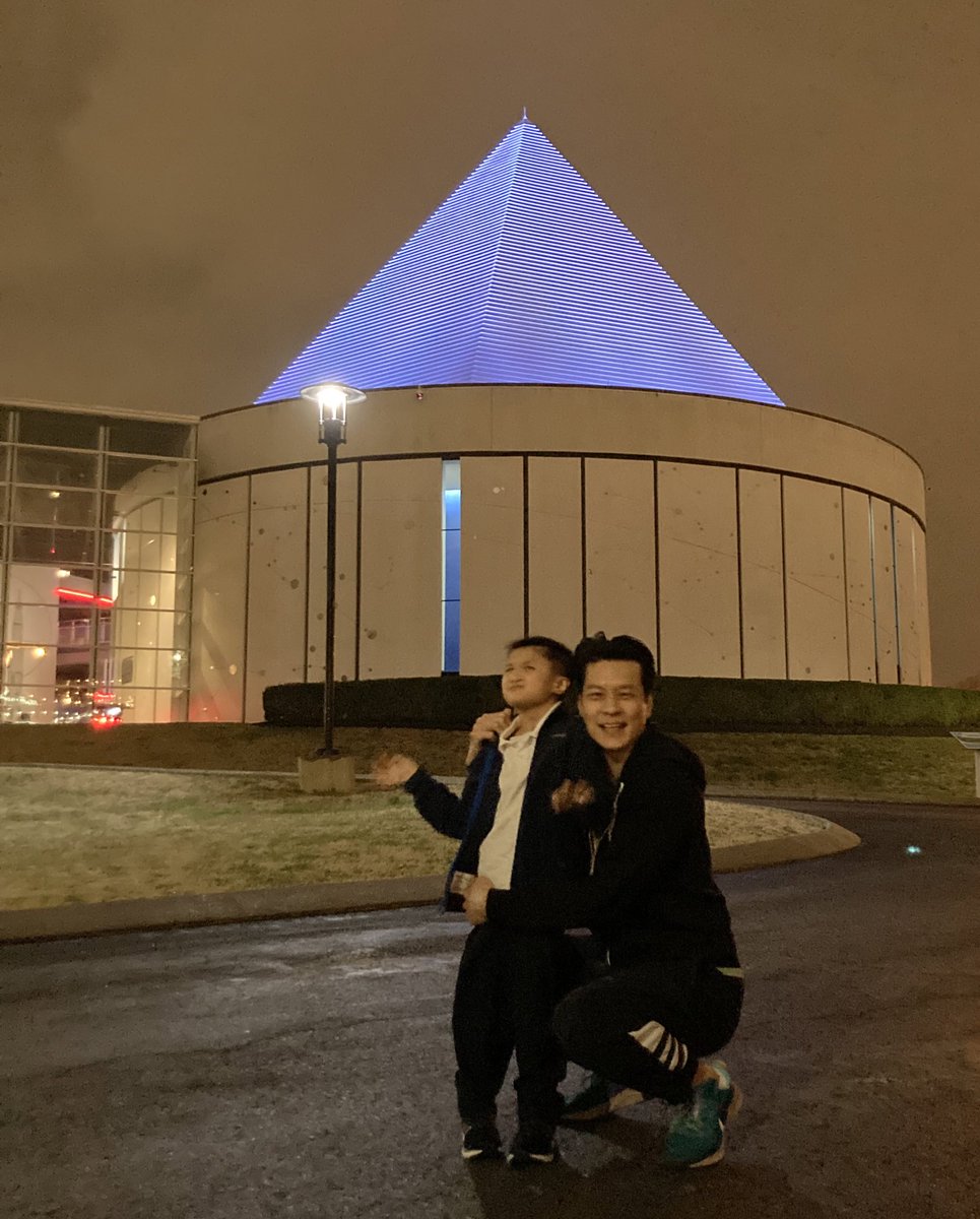 macularstar's tweet photo. 21 landmarks across TN light up BLUE to celebrate #progress of #advocacy for TN-eans with #disabilities. As a family w/ disabled child, we wear blue on TN Disability Advocacy Day. Stand w/me #inclusion #access #TeamWorkTN @tndisability #DisabilityAdvocacyDayTN #TNLeg #DDH2022 https://t.co/SKSeWBdEI3