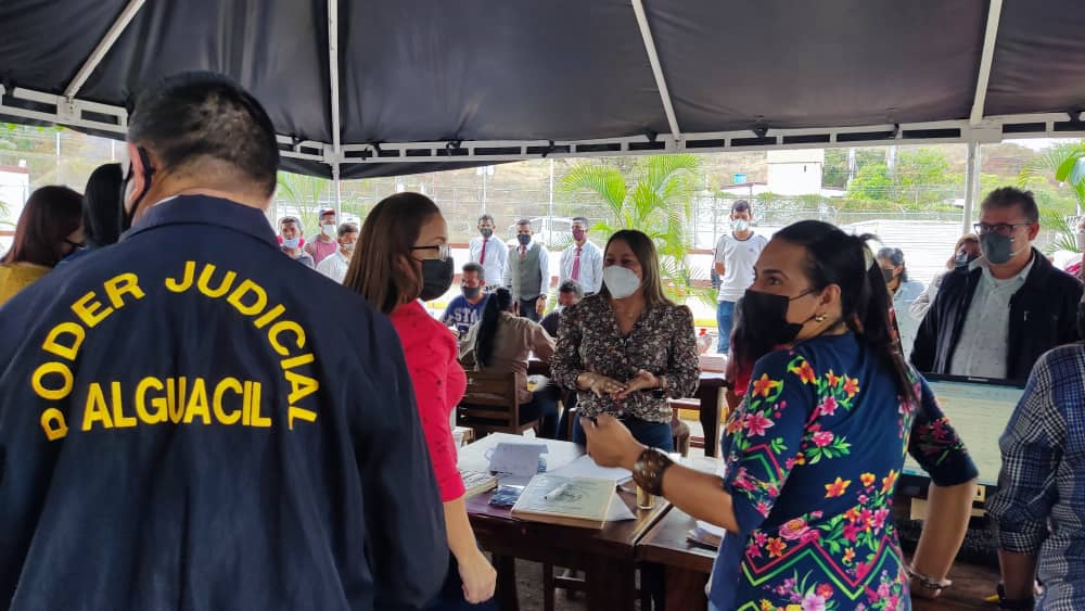 mirelct's tweet photo. #11Mar || Jornada de Atención Jurídica e Integral en el Centro Penitenciario de Aragua, en coordinación con los órganos de administración de justicia con respeto a los #DDHH de la población penitenciaria #DiálogoEsReconciliación https://t.co/h0VQQIgAZm