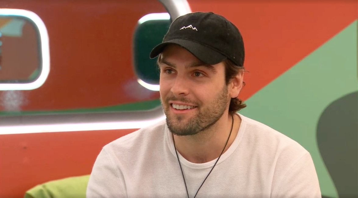 89razorskate20's tweet photo. Which KYLE MOORE Do You Prefer? #BBCAN10

RT-BBCAN9 Kyle 

LIKE-BBCAN10 Kyle https://t.co/FMIkirjco5