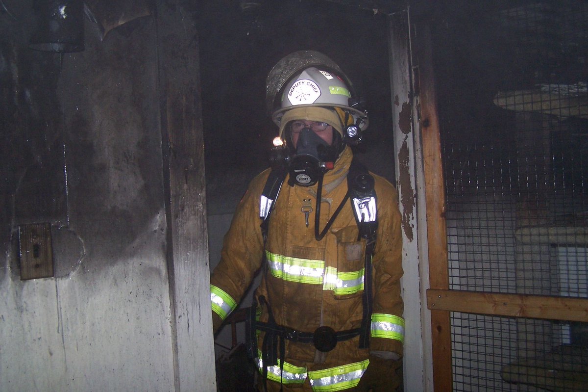 LongReacher's tweet photo. As a firefighter, I wear PPE when I’m in hazardous environments, not because I’m‘scared’, but because I know the risks involved.  Come Monday, I’ll be wearing my mask in public settings for the same reason. https://t.co/vvoRX1iznM
