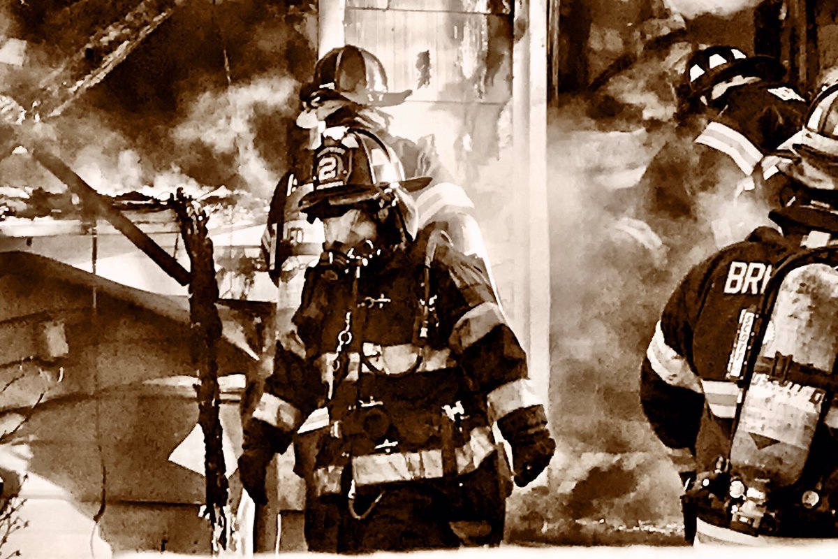 Chief_Ippy's tweet photo. More photos from #BrentwoodFD taken by my son #CrossBuffJrPhotography & with an #iPhone7Plus cause the #Nikon was dead…#unprepared @thefirenews @nysfirechiefs @FASNY @SuffolksBravest https://t.co/mLmdszoKbI