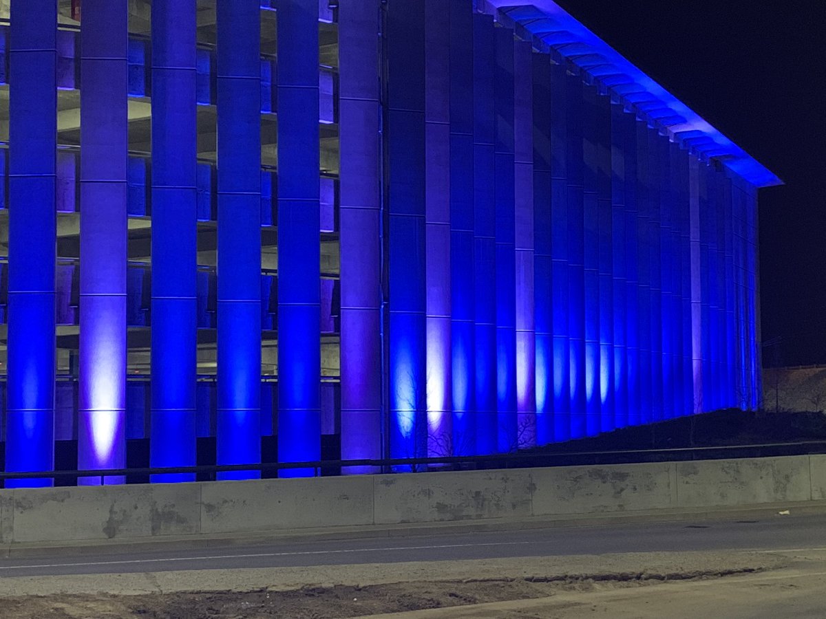 Fly_Nashville's tweet photo. Our garage lights shine blue π΅ tonight in honor of Disability Advocacy Day in Tennessee. The initiative is intended to raise awareness on the importance of ensuring all Tennesseans have access to basic services as state residents without a disability. #TeamWorkTN #BNA #March11 https://t.co/sqlOA5Qc5O