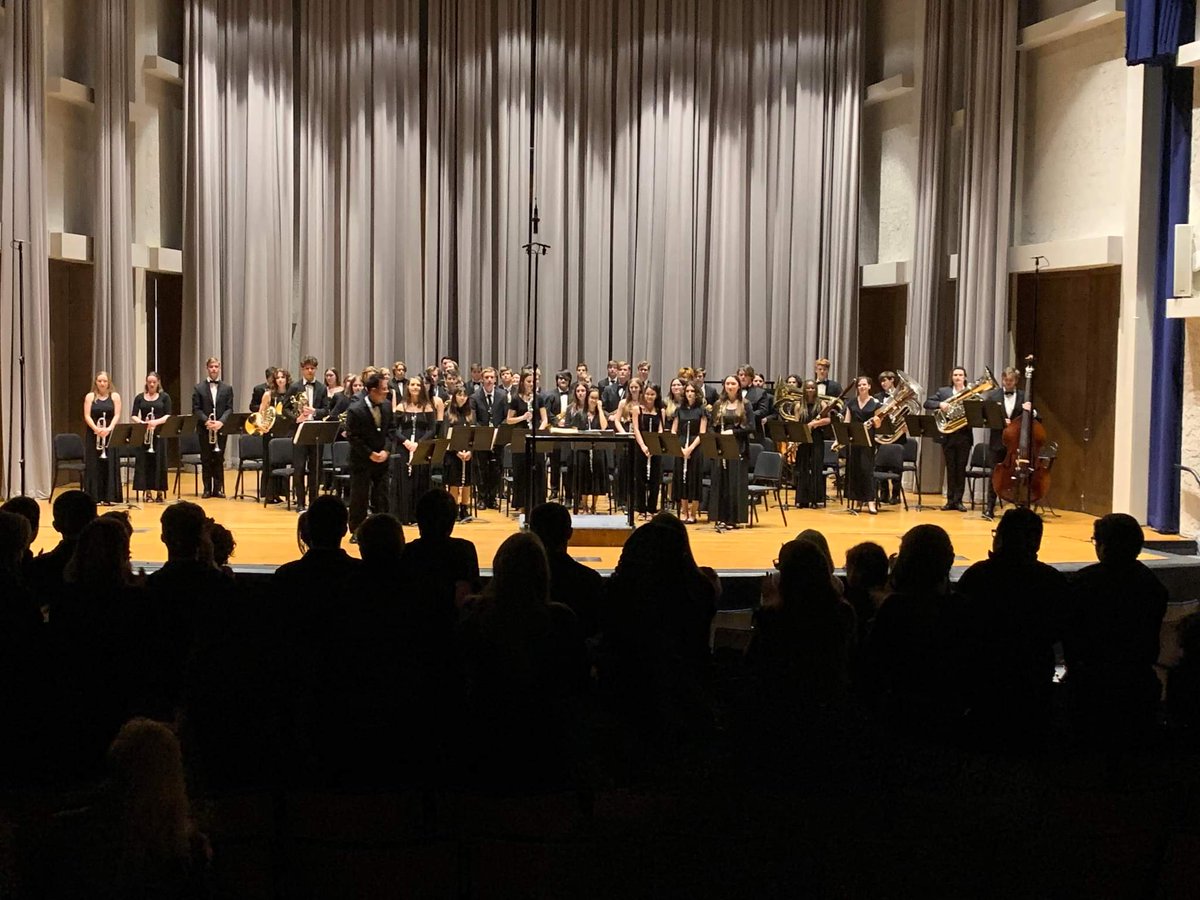 Standing ovation at Concert Performance Assessment for @TheFranklinBand! Students received straight 'Superiors with Distinction' (like an A+++, plus extra credit on a test). s/o to all of our colleagues @wcsFHS who help us day in/out and to our amazing band parents #proudteachers