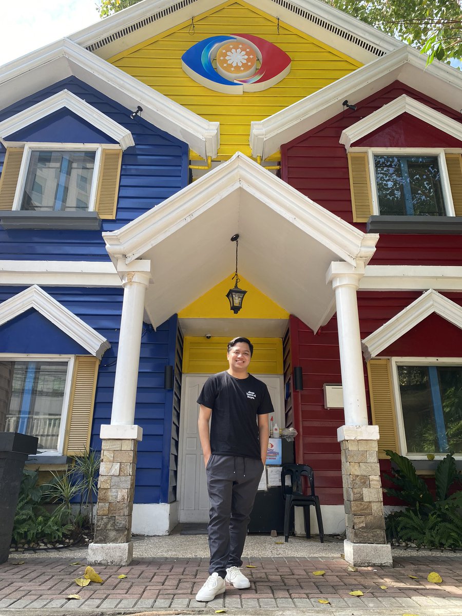 dharchavez's tweet photo. Last duty for this cycle! #PBBAdults https://t.co/aUFQgKWutX