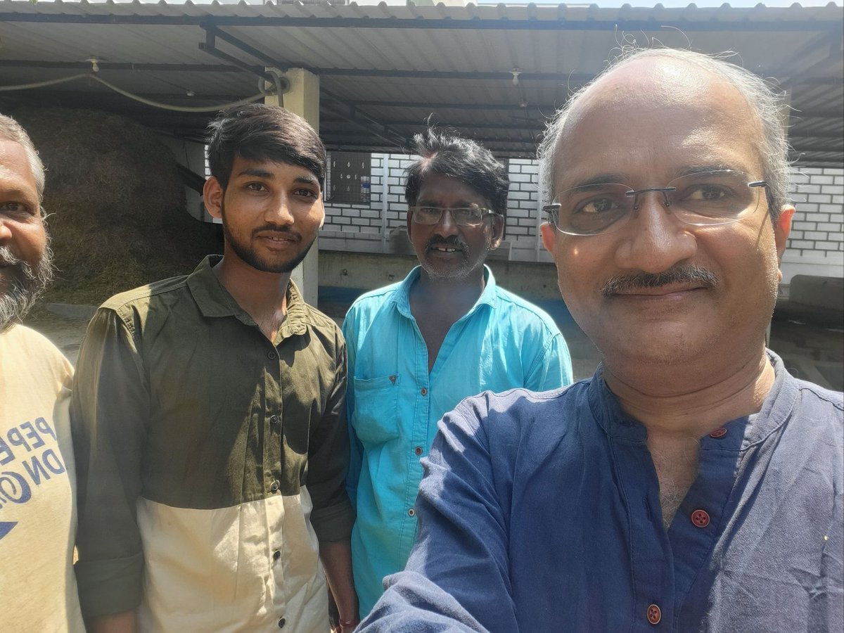 #Inspiration #ChaseYouDream 1. Former IIT Delhi director, Professor V Ramgopal Rao shared the inspirational story of a construction workers' son, Anvesh who cracked the IIT JEE in first attempt and is currently studying BTech at IIT Madras.👇