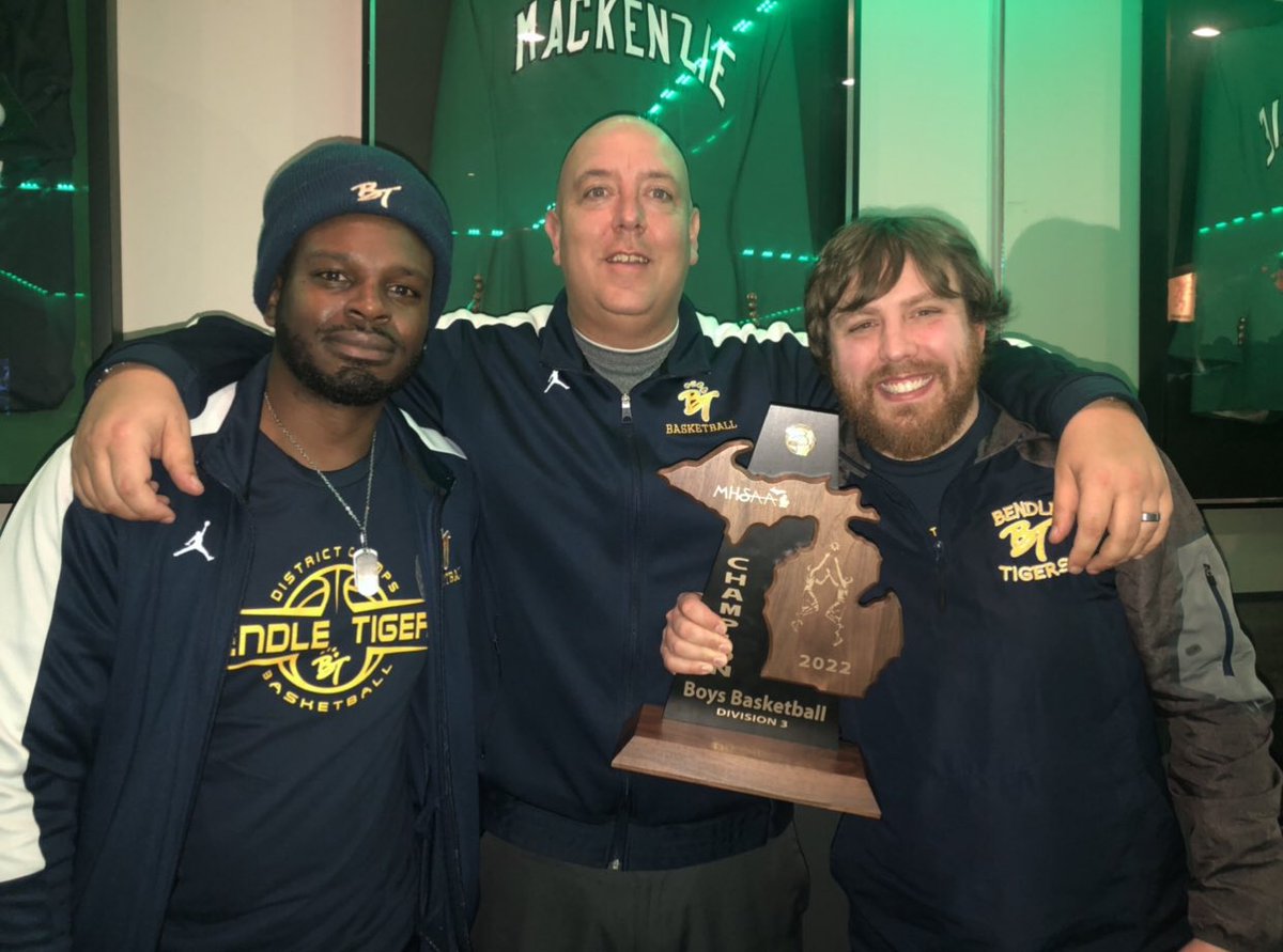 CoachJoshM's tweet photo. Proud of the kids and the guys I coach with! @CoachTimBunch @ #CoachRay
@BendleBB https://t.co/TMgFJ9mLV8