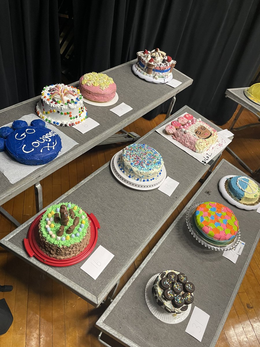MissVatLP's tweet photo. What a fun night at the Cake Decorating Contest! My nephews kept our tradition alive by coming with me and helping me judge! 🎂🍰 #WhyLP #CakeDecoratingContest https://t.co/SM7RV1rD0v