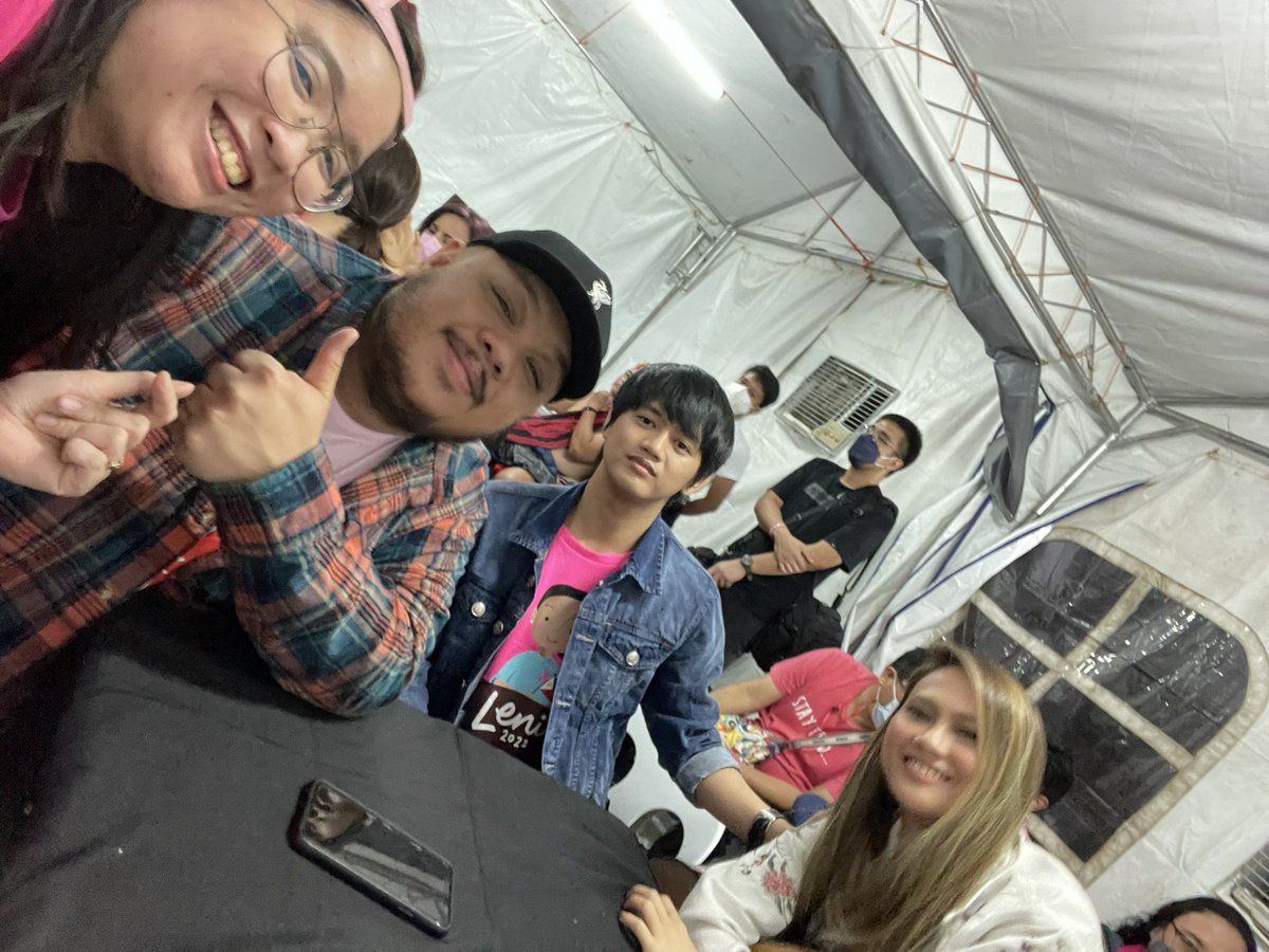 nicadelrosario's tweet photo. Legendsss @rivermayaband @mayonnaisemusic @EuniceGracenote https://t.co/EuVEb1PDcy