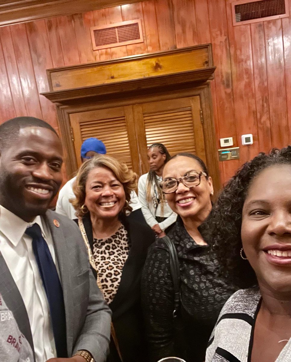 DeeBoydBroker's tweet photo. Last night, we joined family and friends in support of Lisa Diggs Candidate for Clerk of 2nd City Court. Lisa has dedicated her life to serving the community and is the person for the position. Early voting starts tomorrow!! #neworleans #algiers #westbank #lisadiggs #vote https://t.co/EgopLcV98D