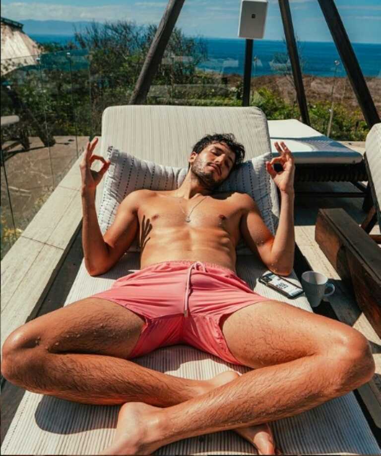 chinitohot2's tweet photo. SEBASTIAN YATRA, un colombiano que me prende demasiado 🔥 https://t.co/lQMs5D95RL