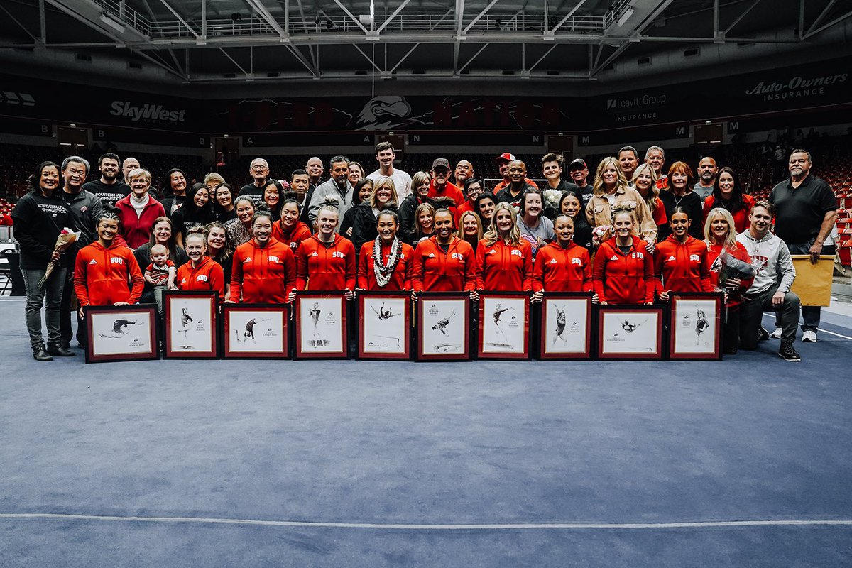 SUUGym's tweet photo. SO much love for this group ❤️

Thank you, SENIORS!!!

#OneFamilyOneFight #StormTheSky https://t.co/ZapGJgFQTi