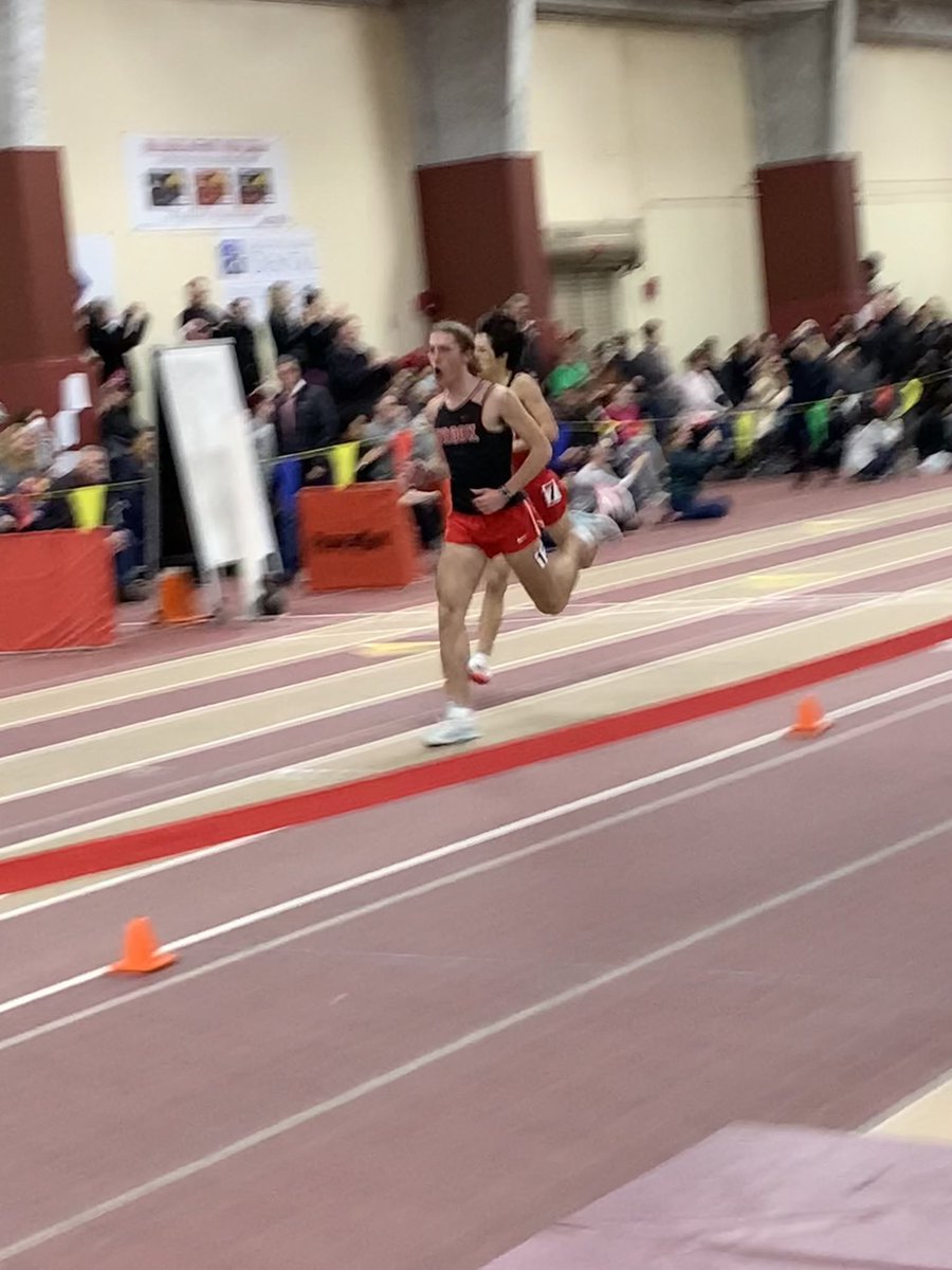 Connor wins his heat of the mile, setting a big PR of 4:36.33 at #BDMadness22! He ran patiently and executed with perfection! #honorbolingbrook #honortheraiders