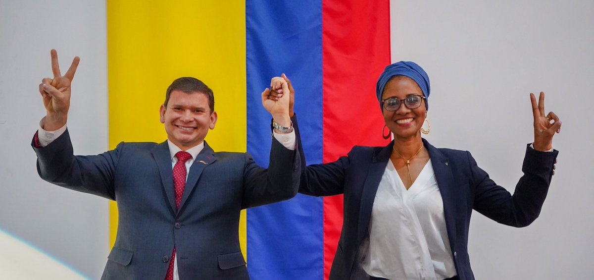 JohnMiltonR_'s tweet photo. Con @sandralajas como mi  fórmula vicepresidencial en nuestra inscripción en la @Registraduria

Somos nuevos liderazgos construidos con la gente de las Regiones.

#HagamosloJuntos @ColJustaLibres

#MiCausaEsColombia https://t.co/FmFtv8msta