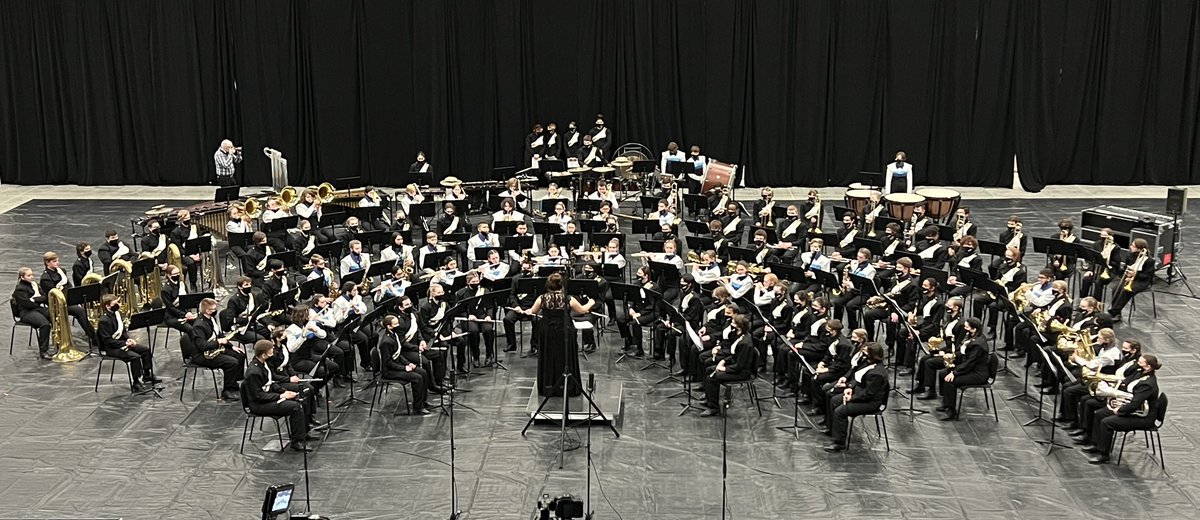 fior_m's tweet photo. Attending the first LIVE concert in 2 years!! @StetsonShowBand @RoundUpBand ❤️❤️ Thank you for hosting @ShowbandCS I didn’t realize how much I miss this! https://t.co/FZiX7BvPX1