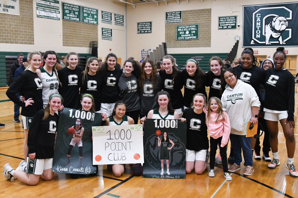 FayGallery's tweet photo. What a team. Couldn’t of asked for a better 4 years. Thank you to my coaches and family!! https://t.co/XoBirgtXbj