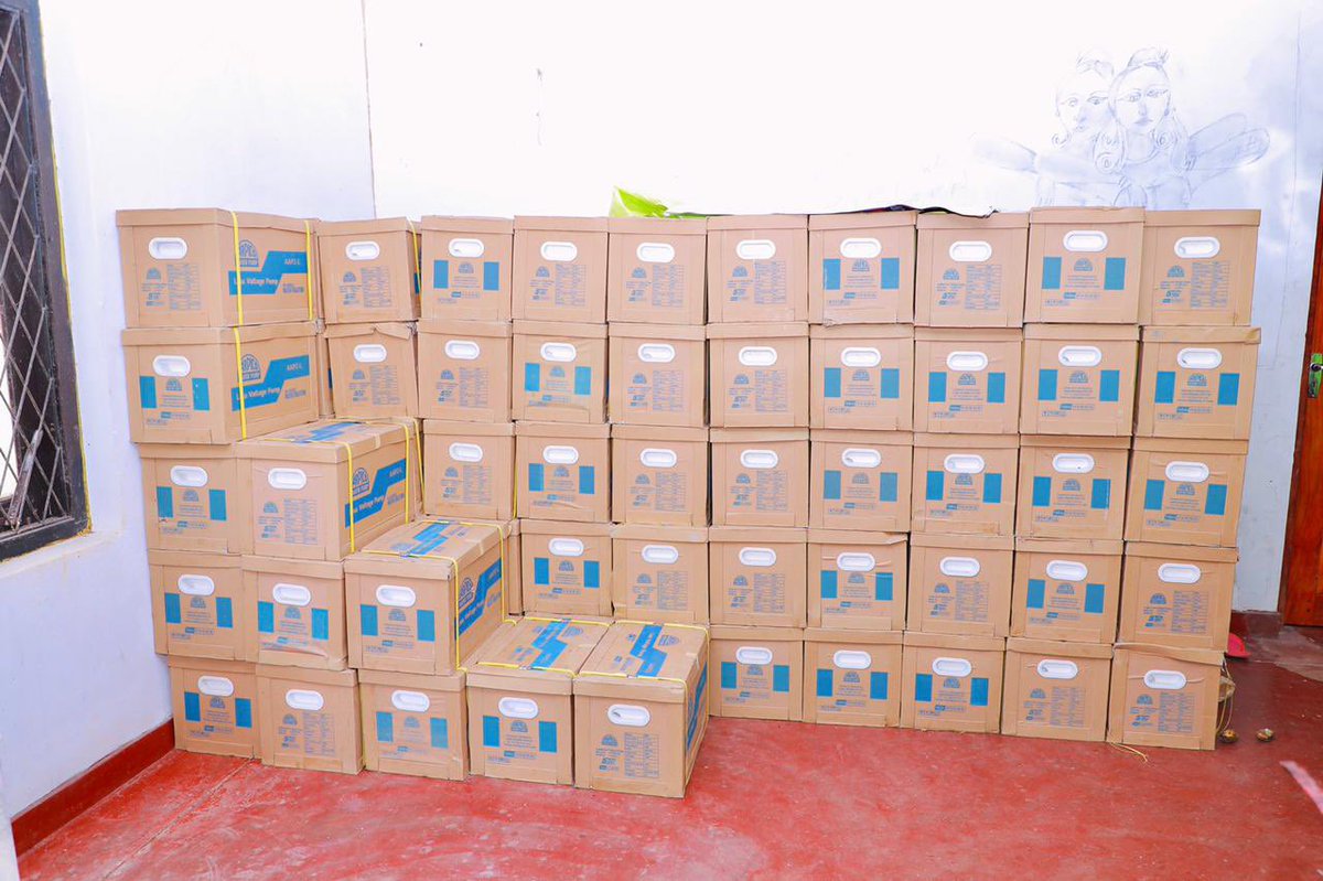 ShehanSema's tweet photo. Handed over agricultural equipments to 145 beneficiary families in Kebithigollewa who are part of the implemented #SaubagyaProductionVillage related to #Papaya and #Soursap production https://t.co/PsWHntHw7z