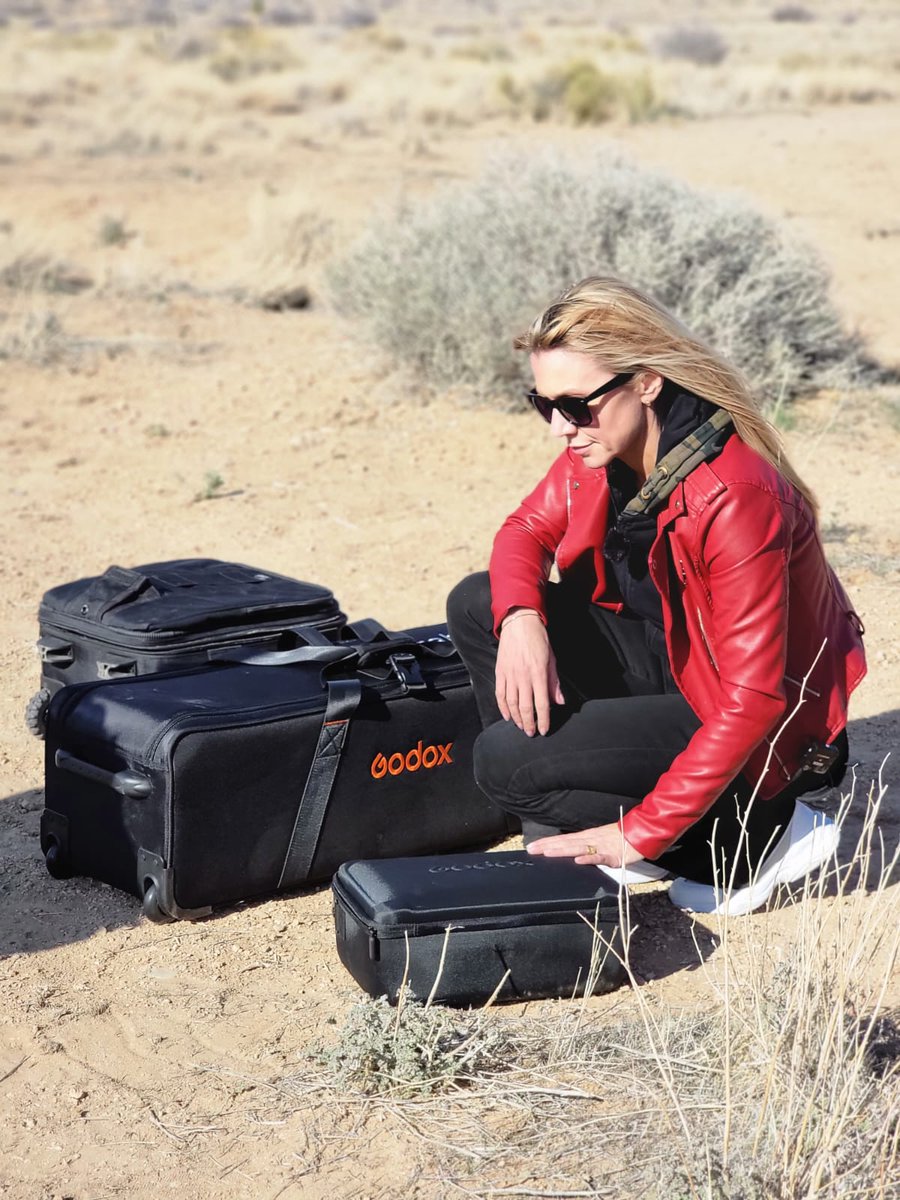 GodoxGlobal's tweet photo. Your pro sight on the go🧳！Wherever you are, our Parabolic Focusing System will always support your creations to reach a new height⛰！
Credit: Sarah Edmunds 
#godox #photography  #outdoorportraits #outdoorshooting  #P68 #P88 #P128 #P158 #commercial #photographer #visualarts https://t.co/BzJaomw4KD