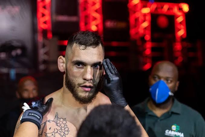 MMAPremium's tweet photo. Rodolfo Bellato vence Thiago Monstro por finalização (triângulo) no fim do primeiro round.

@LFAfighting @LFA_Brasil #LFA126 https://t.co/jWob2fs5jM