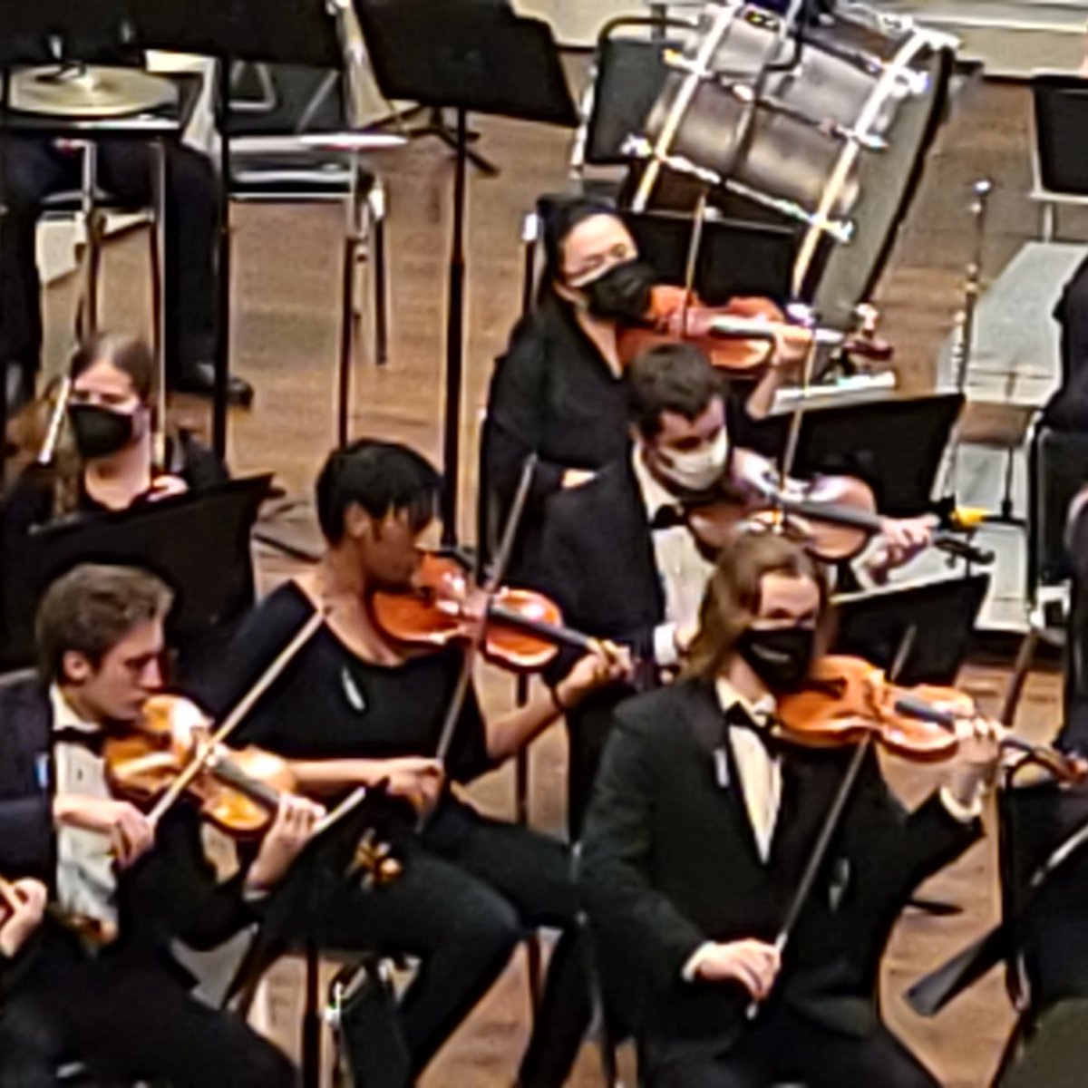 esimmons1212's tweet photo. A Night of Beautiful Music 🎶🎵 played by Miami University's Symphony Orchestra with a special tribute to Ukraine💙💛 #FreshmanYear 🎻 #ExpectingGreatThings
https://t.co/X2XZF0Jkqe https://t.co/lJCZr0slXe