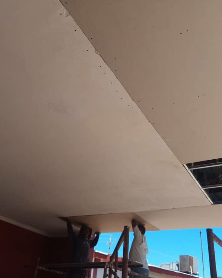 El Plan Cayapa de la Salud se creó para brindar espacios dignos que promuevan una excelente atención  a nuestros pueblo, avanzamos en la intervención del CDI de San Rafael, con los trabajos de pintura interna y externa, iluminación, climatización y donación. 
#9Mar