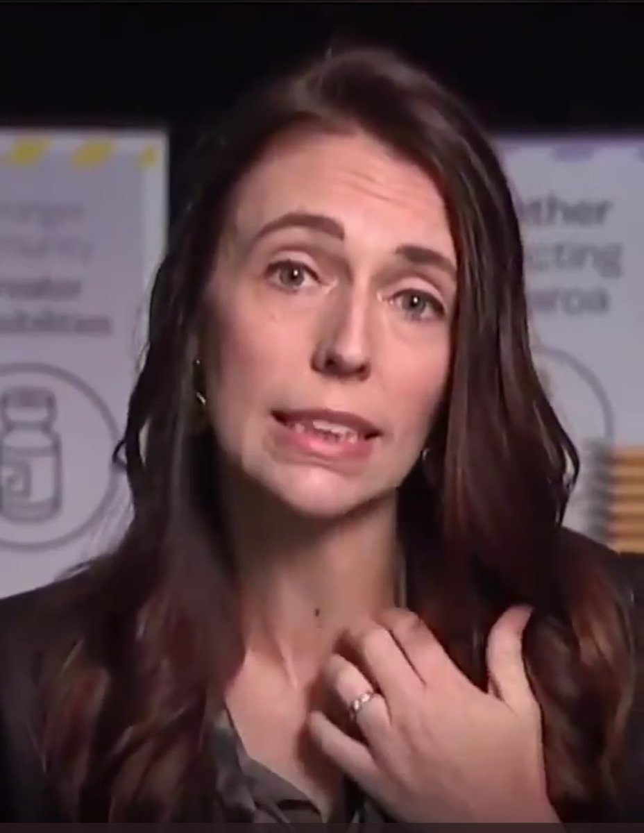 EvilArthurFleck's tweet photo. Facts about subconscious body language.

Compulsive &amp; constant neck scratching is ALWAYS sign of anxiety, stress, insecurity, lying, deception &amp; hiding the truth.

It is NEVER a sign of calmness, confidence, integrity, transparency or honesty.
NEVER. https://t.co/qyUwr1HaJ7