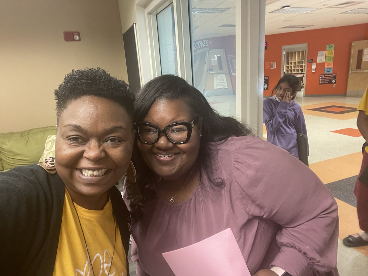apPSDavis's tweet photo. When school is where you find joy. You can’t help but smile. #bumpusway #joyfulleader https://t.co/Neh6SWM2t0