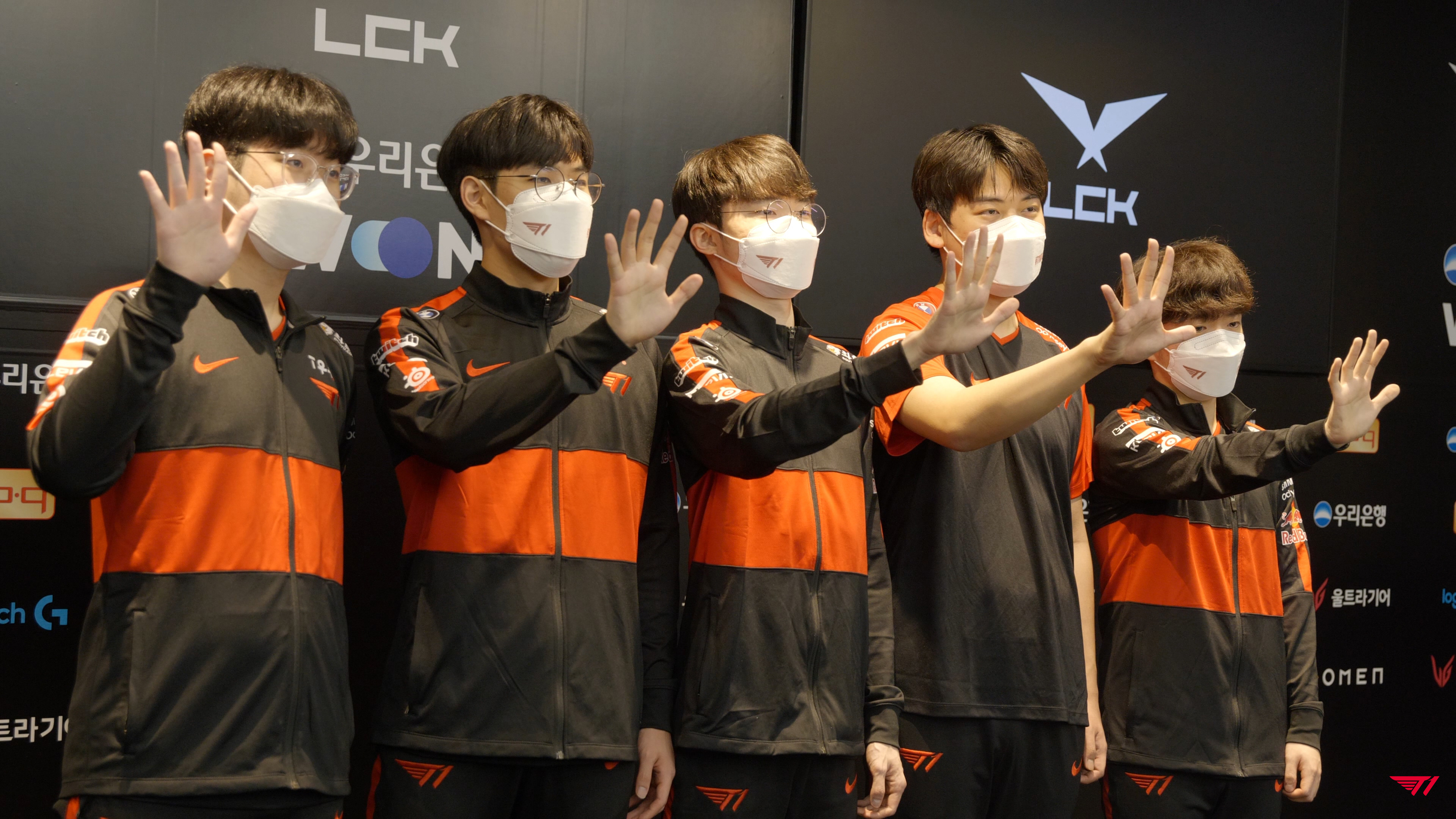 더쿠 - 티원 공트 [2022 LCK Spring R2 M15 vs. KDF] 오늘의 할 일: x 15연승으로 LCK 리그 최고 연승 기록 세우기 ㅁ 다음 경기 준비