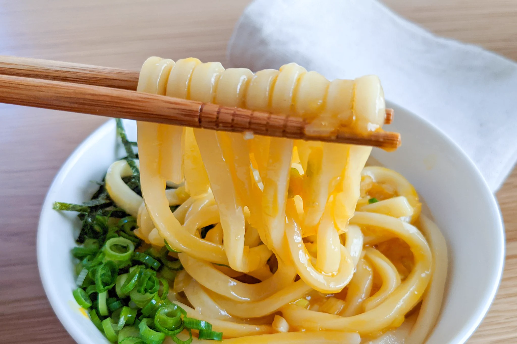 調味料を合わせてチンするだけ！「超絶品レシピよだれうどん」