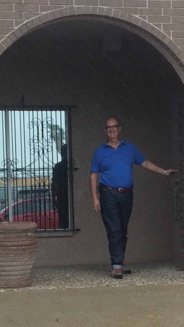 El es <a href="/alejandromonero/">Alejandro Ochoa</a> una gran persona con un excelente #talento En Mexico ha batallado mucho por falta de oportunidades, pero en #USA le dieron una #visa como persona con talento extraordinario. Vienen muchos #proyectos y me da mucho gusto por el. Muchas Felicidades Ale!!