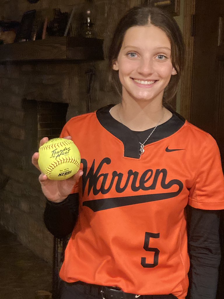 WarrenHighScho1's tweet photo. Home run Hitter! Way to go, Natalie! #yearofthespear https://t.co/Xt4y3TO0O1