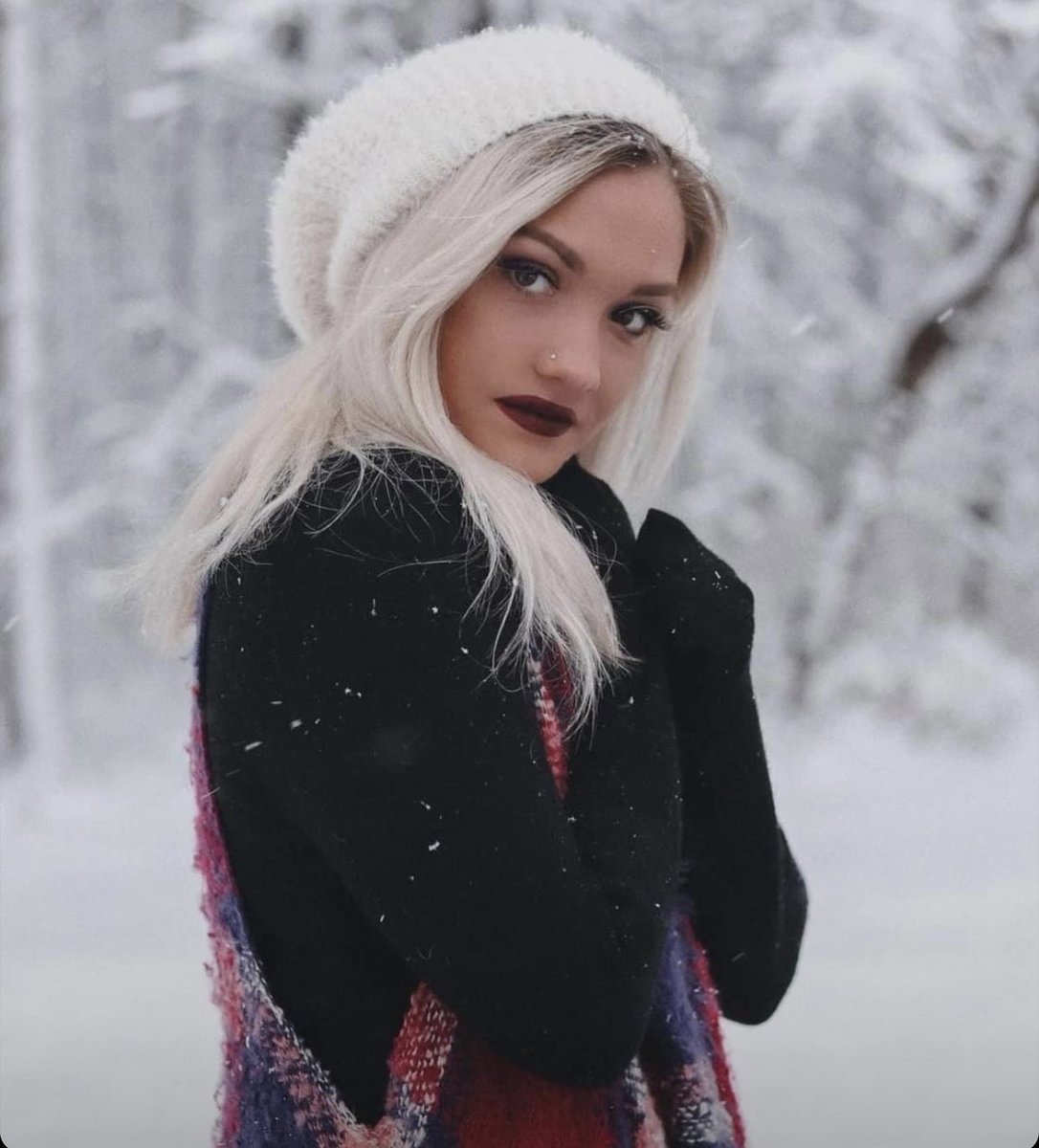 avarowlandmusic's tweet photo. So excited to be playing at The Commodore Grille in Nashville tomorrow, March 12 @ 8pm #Nashville #Tennessee #thecommodore #musiccity #music #singersongwriter #love #HappyWomensDay #March #FridayVibes https://t.co/IX7CYzdl93