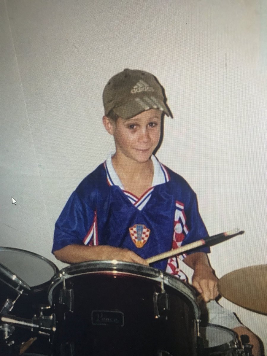 Shut down the keyboard &amp; mouse,
Pick up an instrument to play today. 

#OwnLaneCreaTion #GoBeGreaT #ThrownWayBack #LoveMusic