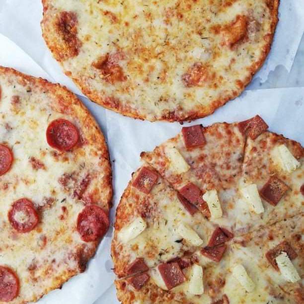mcsvibes's tweet photo. It’s pizza-all-you-can weekend with AllAmerican! You can get unlimited slices of your favorite classic flavor—cheese, pepperoni, or hawaiian, for only 399! 🍕🍕🍕 

Promo runs on this weekend for dine-in only.

For info, check this link:
https://t.co/YdYgf4CilQ https://t.co/JMeDUvJyEi