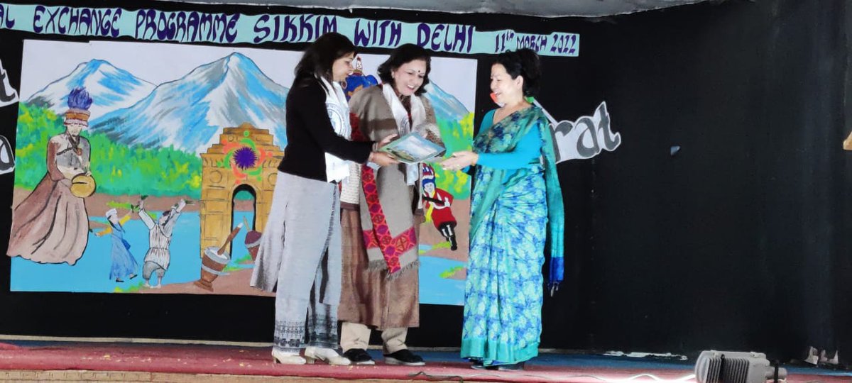 Anu_DOE's tweet photo. Thankyou Sikkim for your hospitality,warmth, exchange of best practices, whole hearted acceptance,rich display of culture & great food!
We will never forget the love you bestowed on us during our short visit.
#lovesikkim
#nationalexposurevisit
@Reflectivediary
@ManuGulati11 https://t.co/khgixgELfS