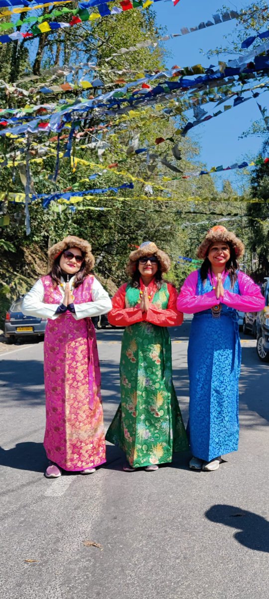 Anu_DOE's tweet photo. Thankyou Sikkim for your hospitality,warmth, exchange of best practices, whole hearted acceptance,rich display of culture & great food!
We will never forget the love you bestowed on us during our short visit.
#lovesikkim
#nationalexposurevisit
@Reflectivediary
@ManuGulati11 https://t.co/khgixgELfS