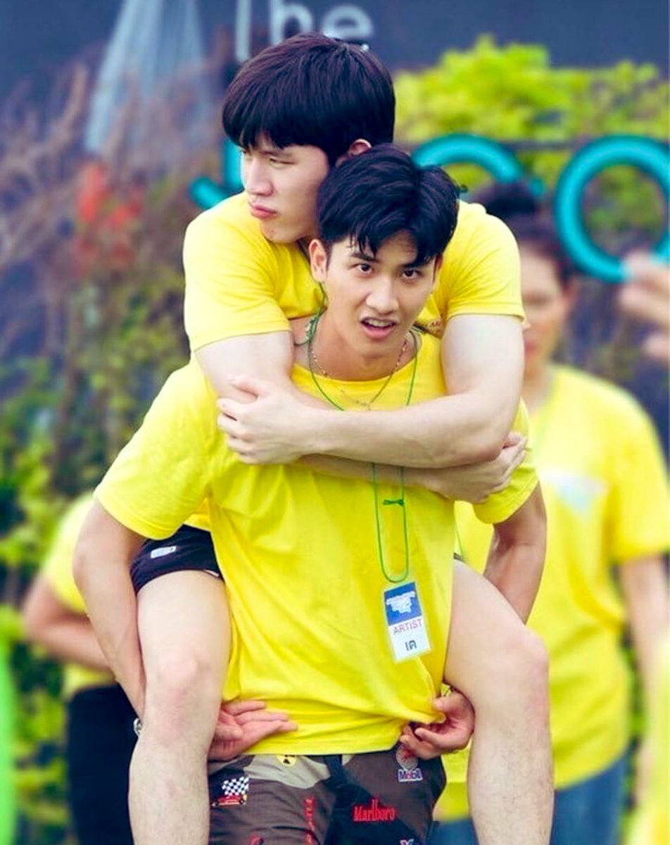 TreeNeeeTEE's tweet photo. Last 2020, #AISCallingMelodyBeachBattle OG were in Green team, TN in Yellow and KS in Pink. Please I wanna see some scenes like this today..🥺🥺 #ออฟกัน #เตนิว #คริสสิงโต
#AISCallingMelodyPartyonTheHill https://t.co/u4nhjSQGEu