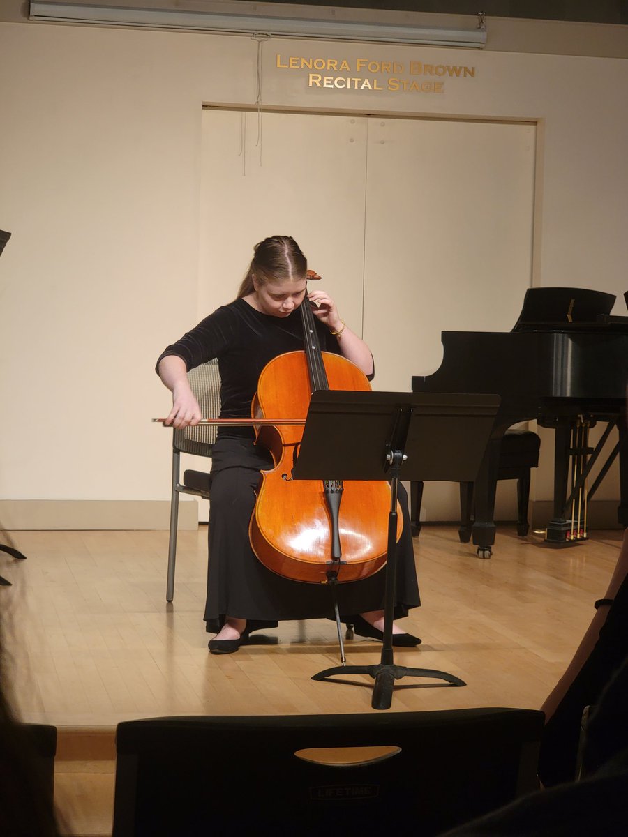 mikecallangelo's tweet photo. Great night at the @DavisSchools art show hosted by the Bountiful/Davis Art Center. @farmingtonphnx represented well and my daughter killed it on the cello. https://t.co/bL6Wb7eBpA