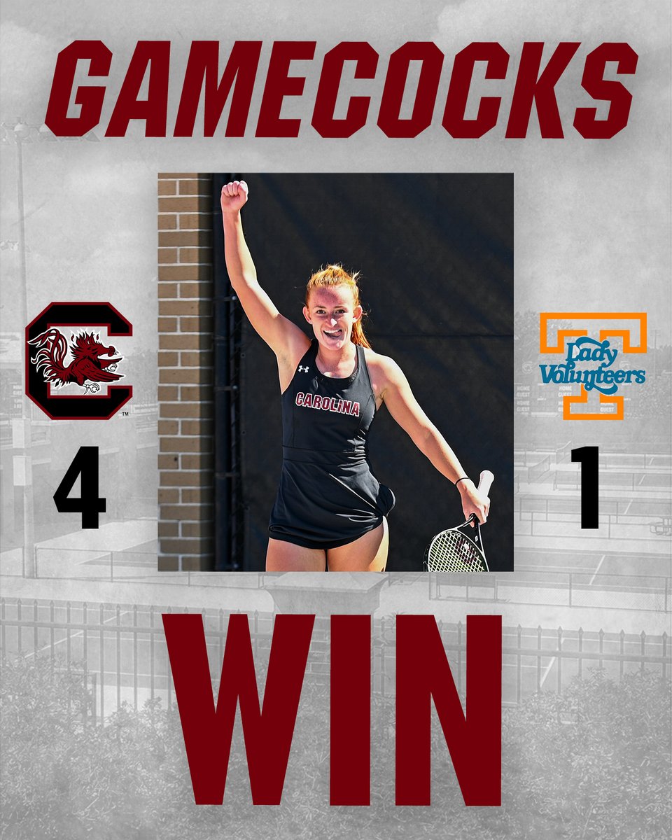 GamecockWTennis's tweet photo. No better feeling than an 🚨 𝗨𝗣𝗦𝗘𝗧 🚨 at home 🤩

That makes us 5-0 in our house this season 🤙

📰: https://t.co/kudol5C6om https://t.co/KfyTt4jMec