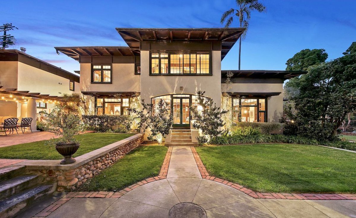 Architectural , beautiful, restored and very historic Irving J. Gill home now for sale in San Diego. The Mary Cossitt House, 1906, is now on the market and is looking for a new and caring steward. If you know someone who is interested, let them know ASAP. The Gill market is hot!