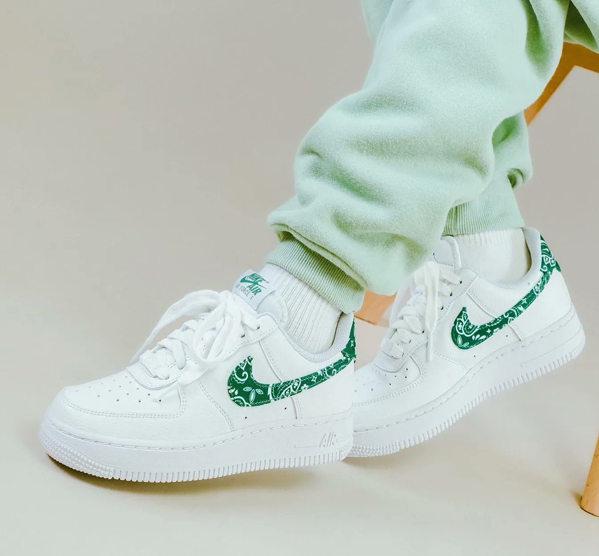 SneakerShouts's tweet photo. Nike Air Force 1 Low (W) "Paisley Green" restocked via Nike US 

BUY HERE: https://t.co/3u4Px6EQxt https://t.co/xmQF92Xqv4