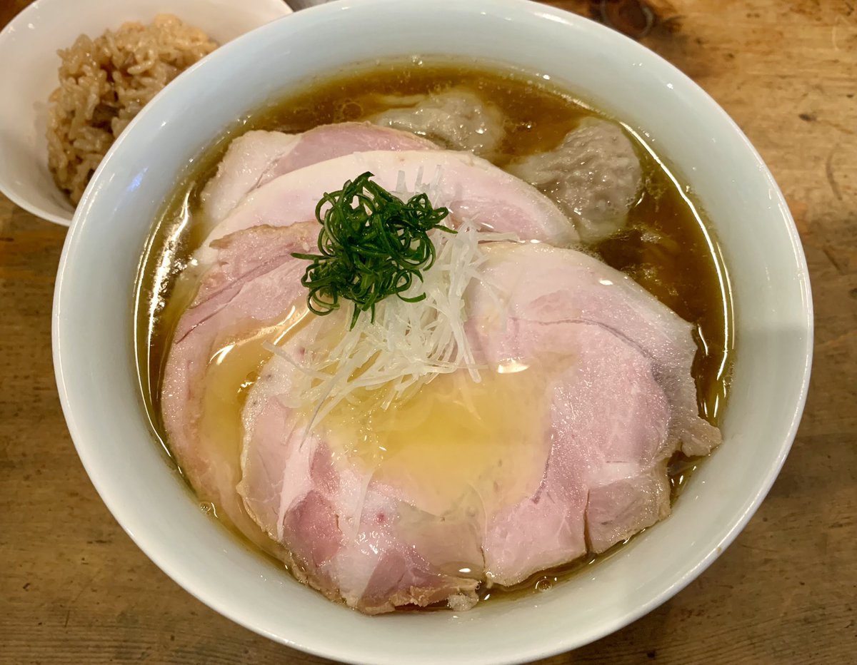 たかやす tweet media