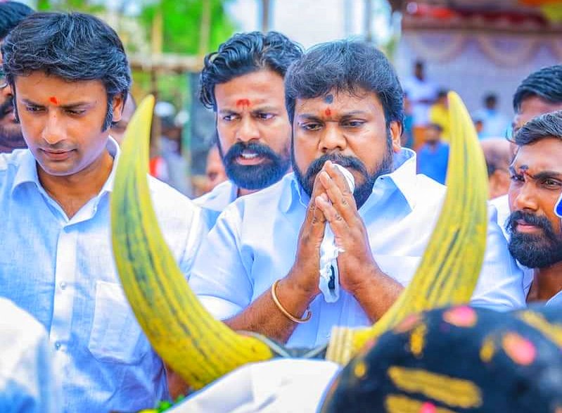 AthmaKarthick's tweet photo. தென் இந்திய பார்வார்ட் ப்ளாக் கட்சியின் நிறுவனர் தேசிய சிந்தனையாளர் அண்ணன் #K_C_திருமாறன் அவர்களுக்கு இனிய பிறந்தநாள் நல்வாழ்த்துக்கள்.. 🙂
#Tifb
@VinojBJP @kcthirumaran https://t.co/tkY1pr2BaB
